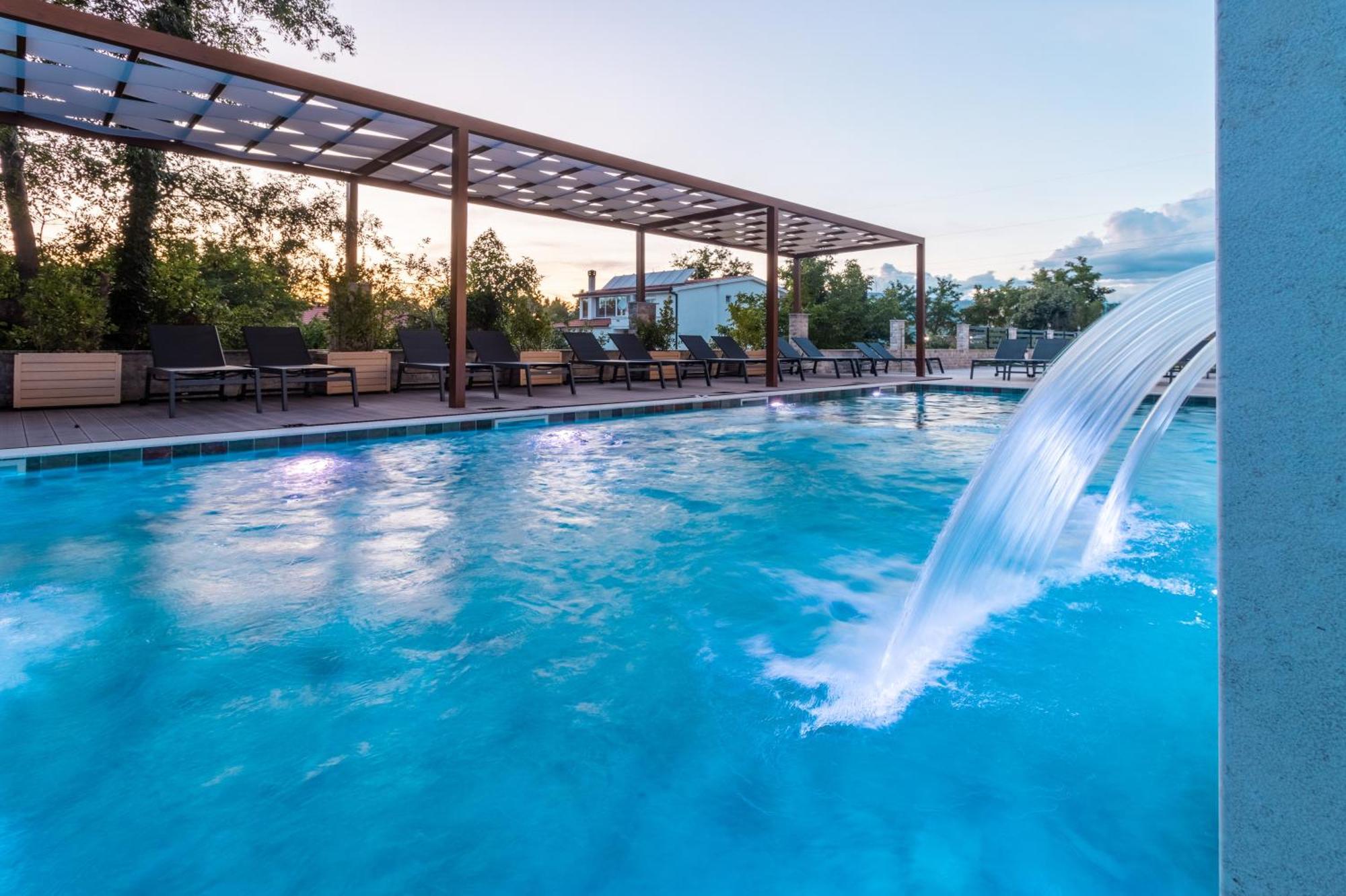 Trio Resort ウルツィニ エクステリア 写真
